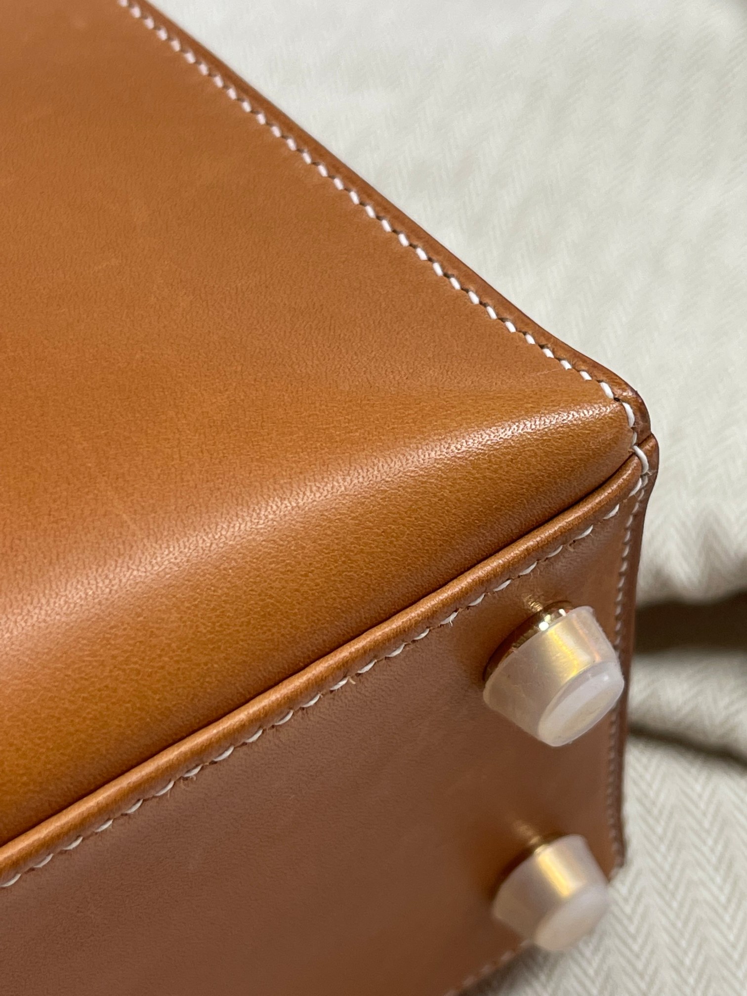 Kelly25 Golden Brown Saddle Leather Gold Buckle Outseam