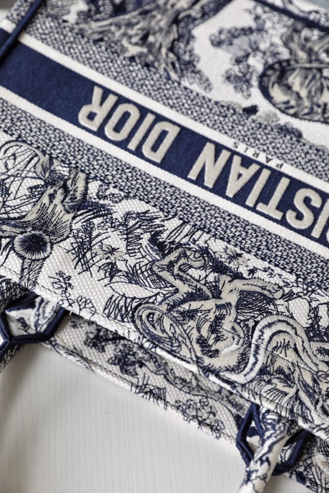 DIOR TOTE Blue Tiger