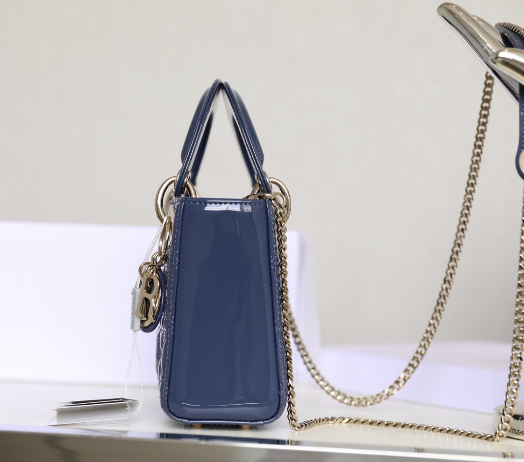 𝙇𝙖𝙙𝙮 𝘿𝙞𝙤* Denim blue Patent leather cow leather mini handbag