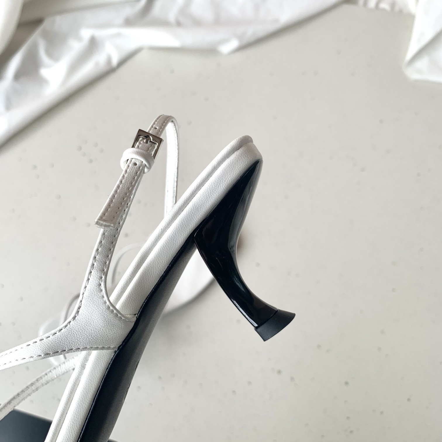 THE ROW | 𝟐𝟎𝟐𝟏/𝐒𝐒 𝐧𝐞𝐰 21/spring/summer clip-on sandals- Bespoke exclusive imported sheepskin