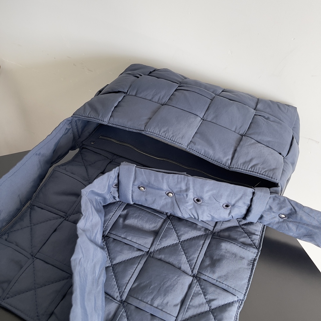 Bottega Veneta Bv Woven Nylon Bag 15 compartments oversized navy #70529