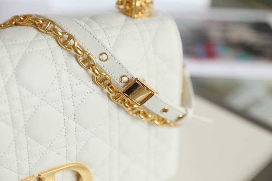 [DlOR CARO] White soft cow leather rattan check pattern