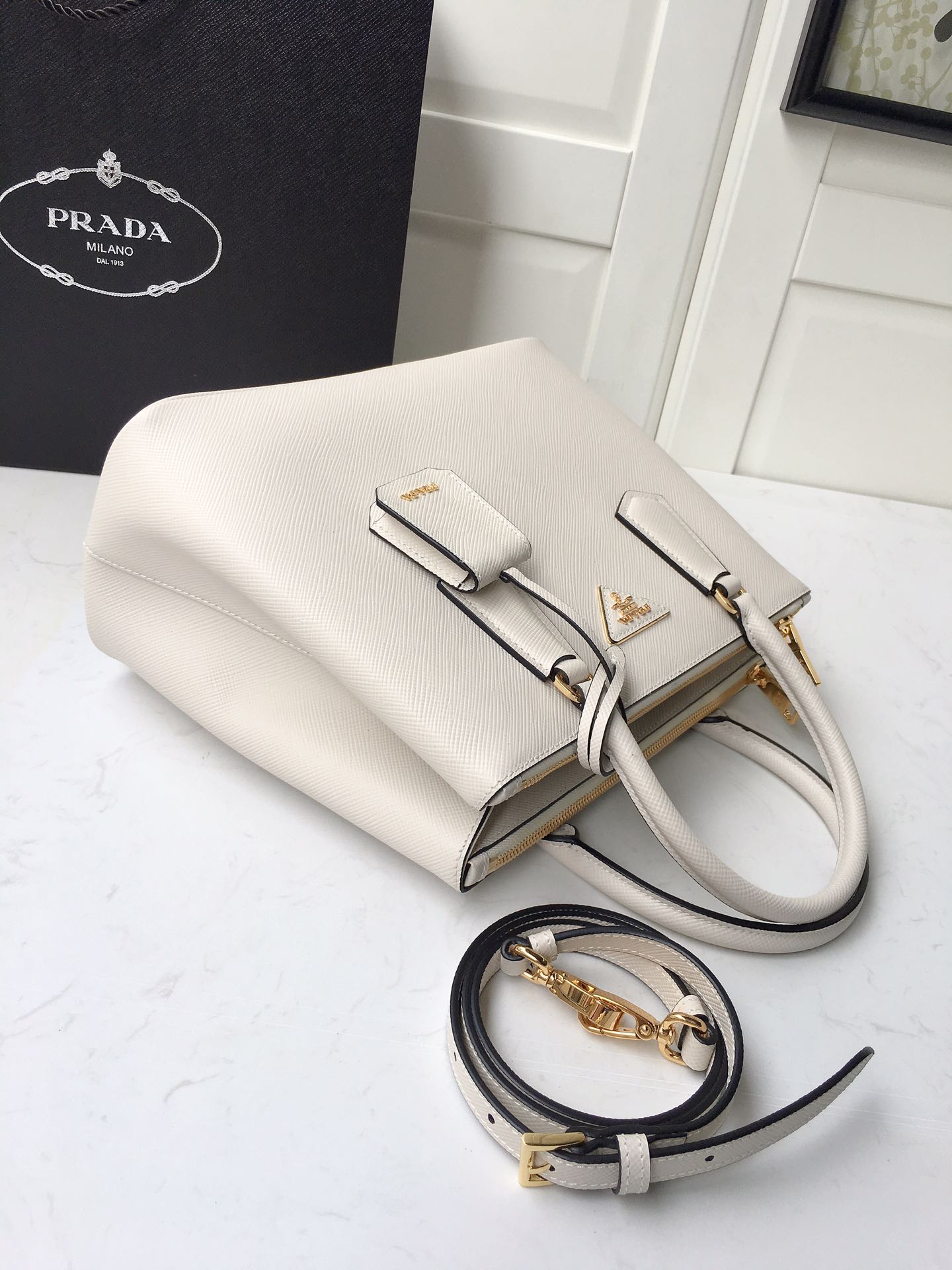 𝐏𝐑𝐀𝐃𝐀 1BA232 Handbag