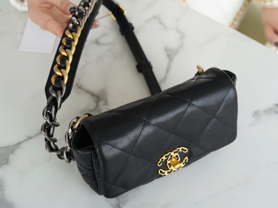 𝗖𝗛𝗔𝗡𝗘𝗟 ❶❾ 𝗕𝗔𝗚 Classic Black ❥ Fanny pack