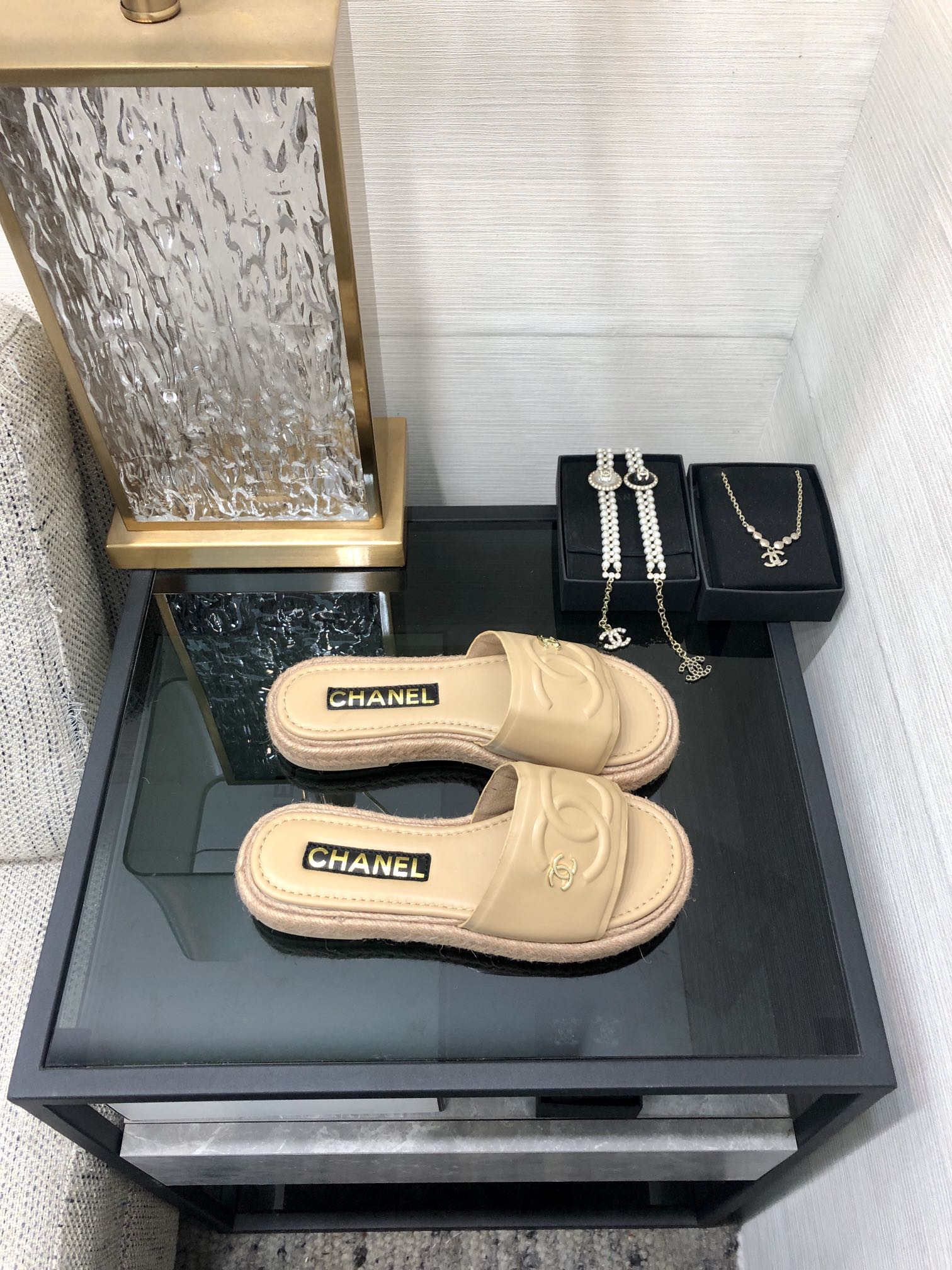 CHANEL 2023 spring and summer latest electric embroidery honey slippers Imported leather outsole