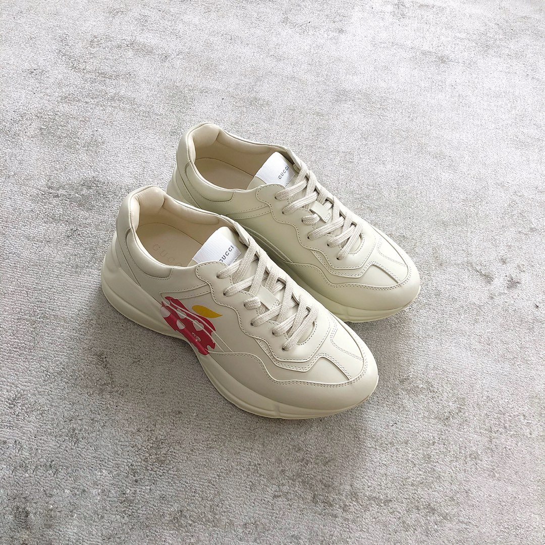 Gucci Pops This collection has a lot of flora and fauna in the original material Red Apple