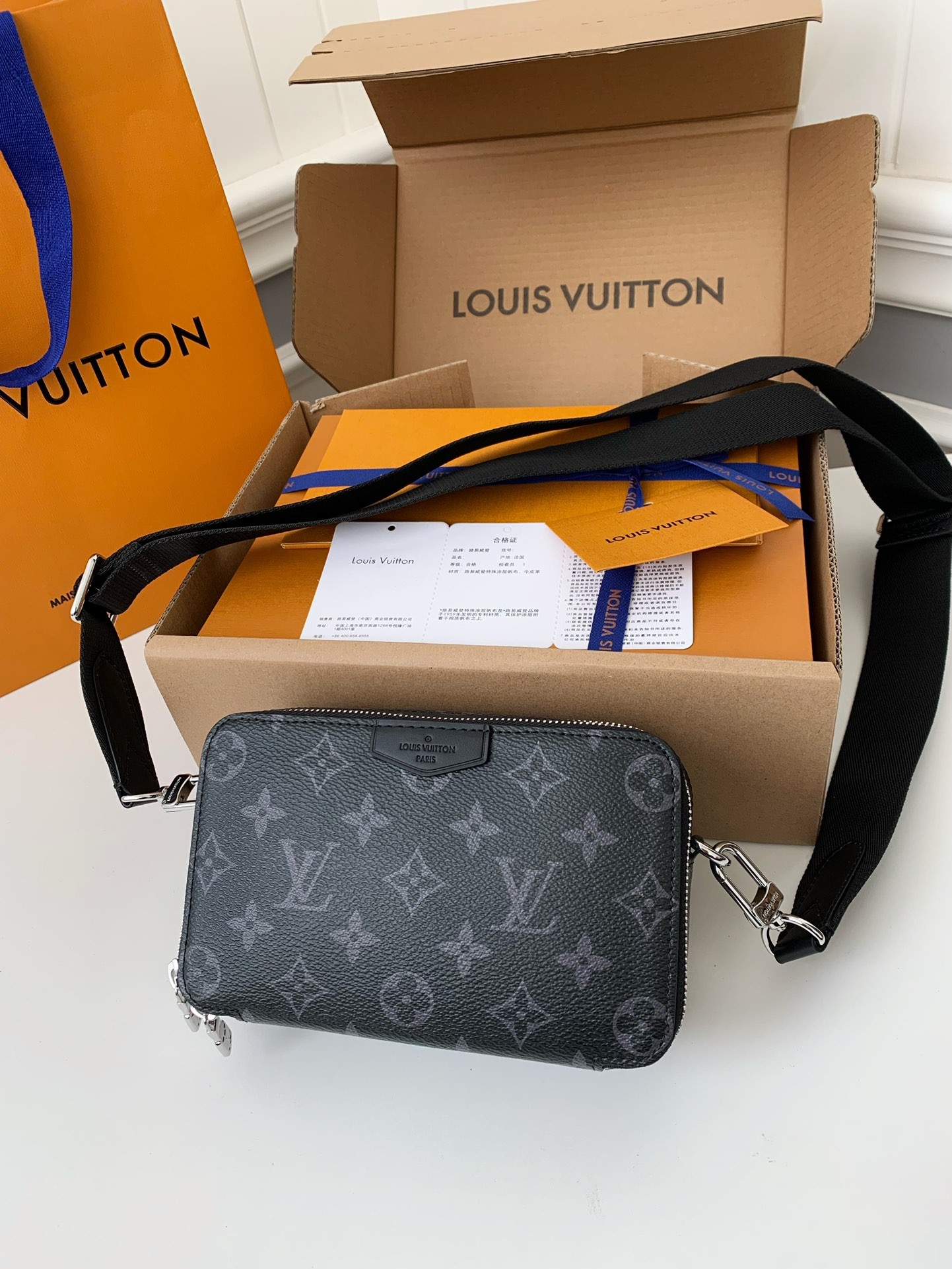 Louis Vuitton Portafoglio indossabile Alpha M80741,Size:18.5*11*6.5cm