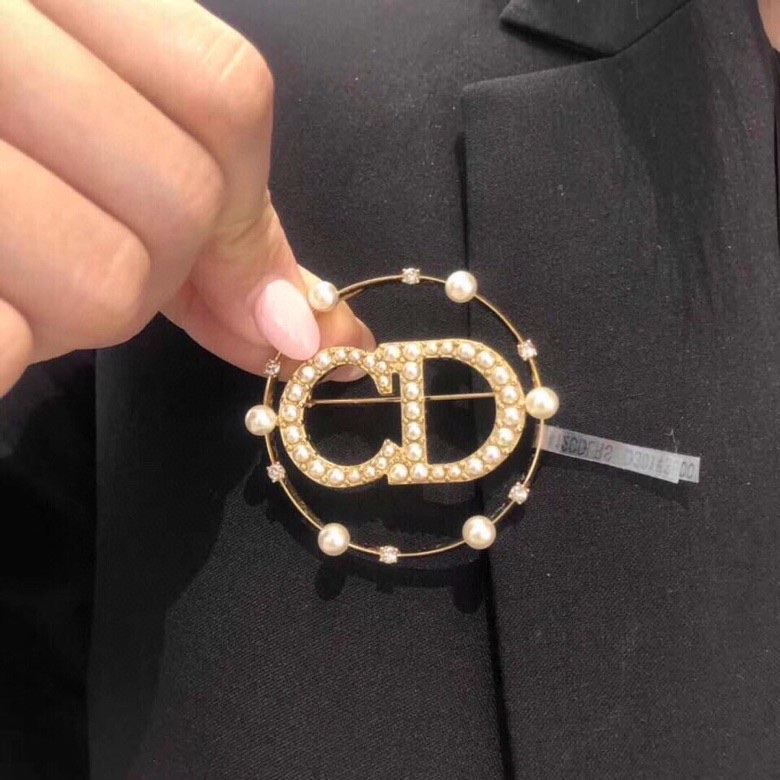 Dior CD brooch