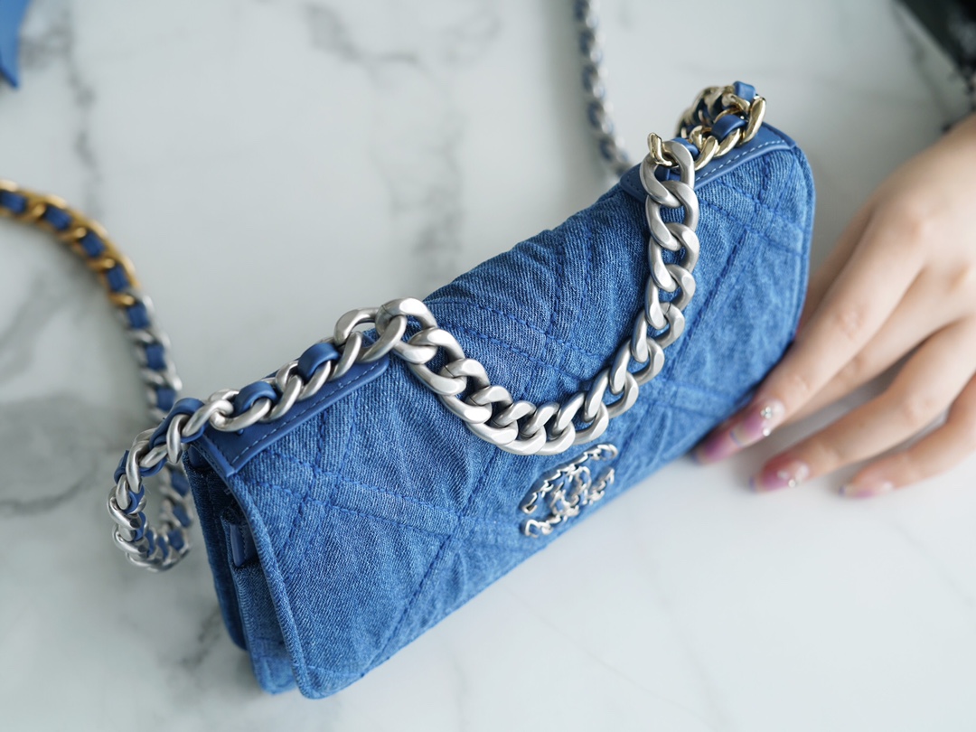 𝗖𝗛𝗔𝗡𝗘𝗟 𝑾𝒐𝒄 Fat Choi bag Original denim denim fabric 𝟮𝟮𝗣 Denim 19woc