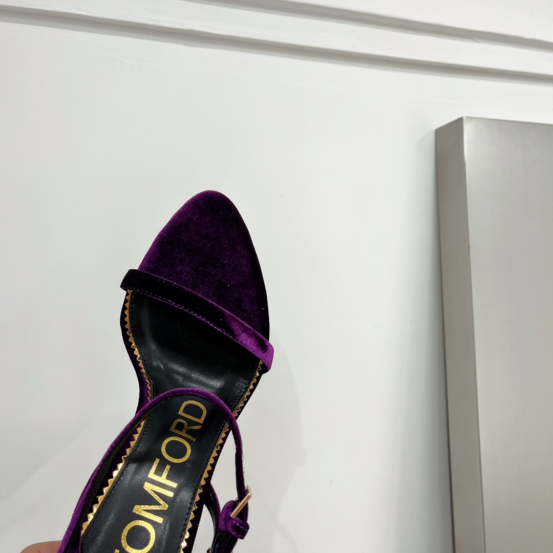 𝒕𝒐𝒎𝒇𝒐𝒓𝒅 𝟐𝟎𝟐𝟐/𝐒𝐒 𝐧𝐞𝐰 TF Tom Ford Gold Heel Padlock Sandals