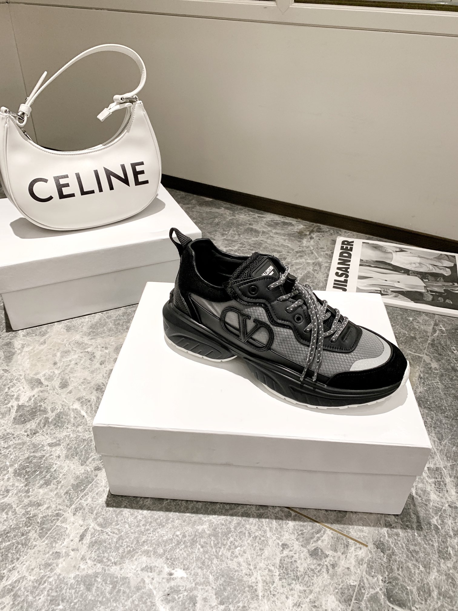 【Valentino】𝟐𝟎𝟐𝟏/𝐒𝐒 𝐧𝐞𝐰 Valentino 2022 ss spring-summer collection of new old man shoes
