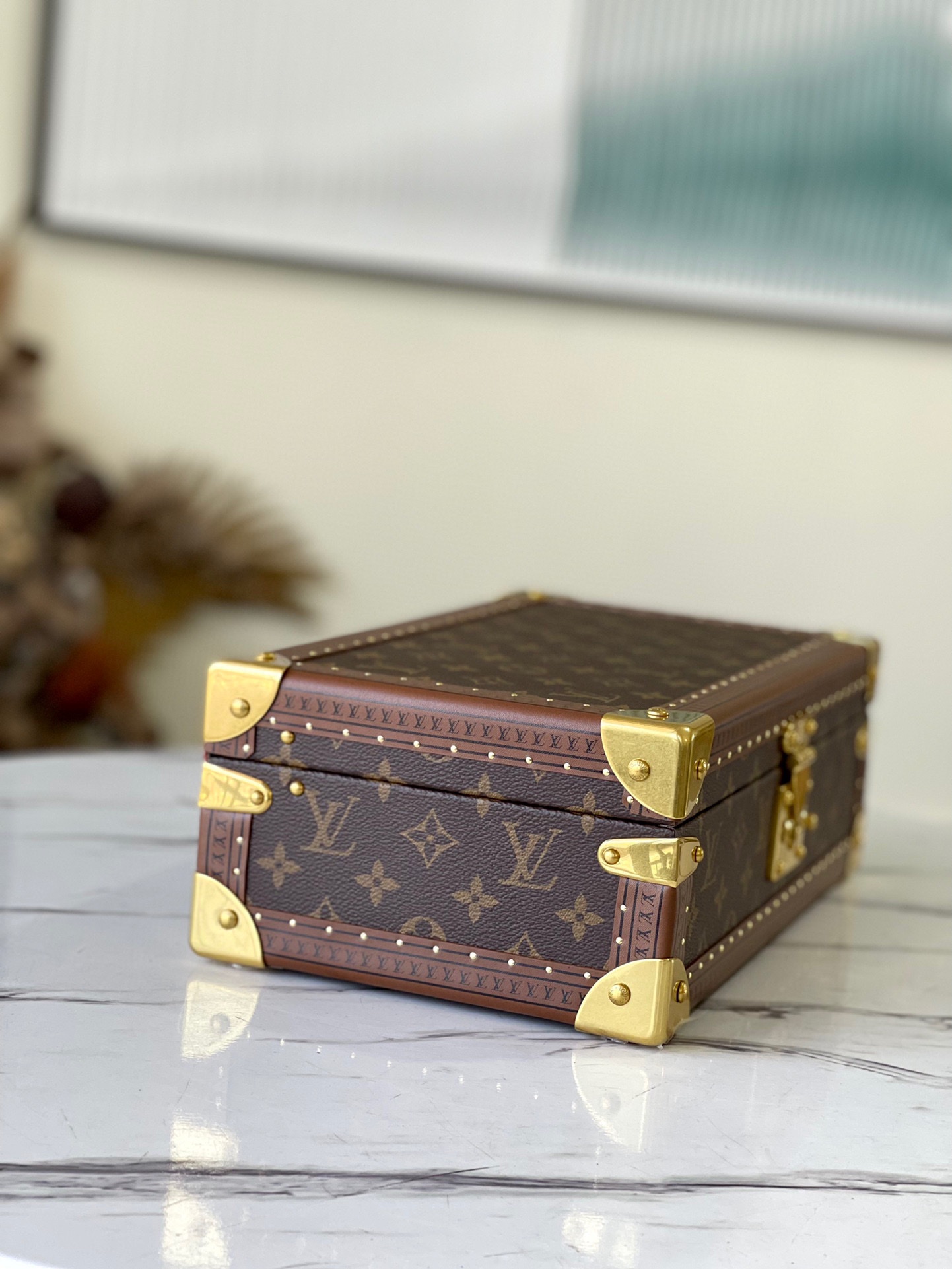 𝐋𝐎𝐔𝐈𝐒 𝐕𝐔𝐈𝐓𝐓𝐎𝐍     M47641