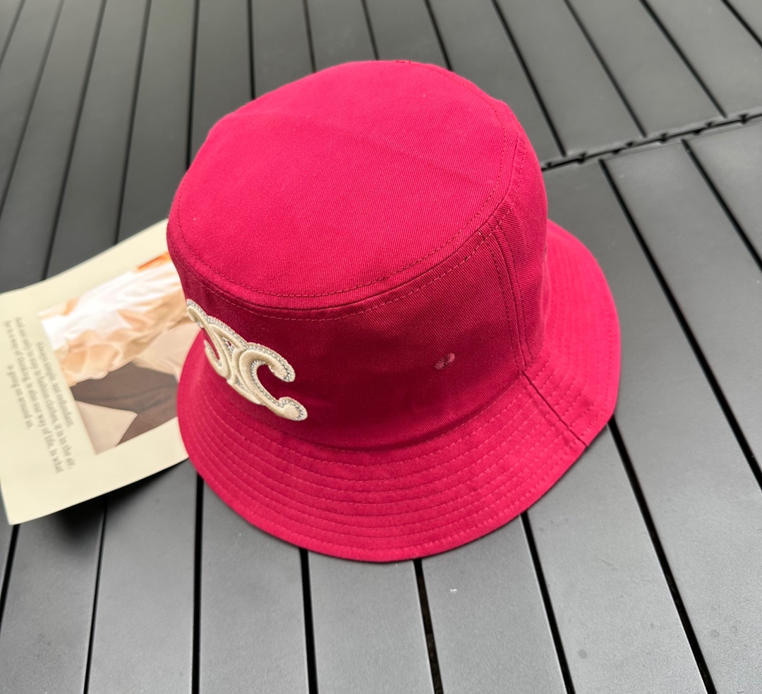 Celine's original single fisherman hat, his sun hat with a large brim