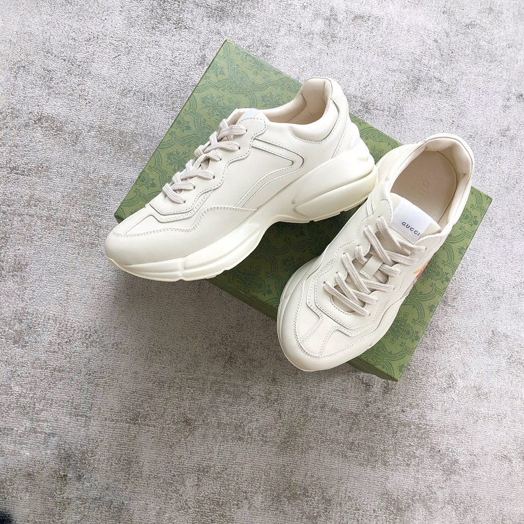 Gucci Pops This collection has a lot of flora and fauna in the original material Red Apple