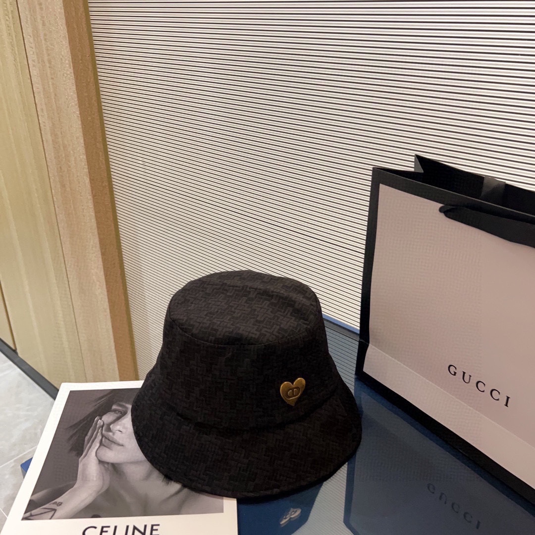 [DIOR Dior] 2023 spring and summer simple heart-shaped logo fisherman hat