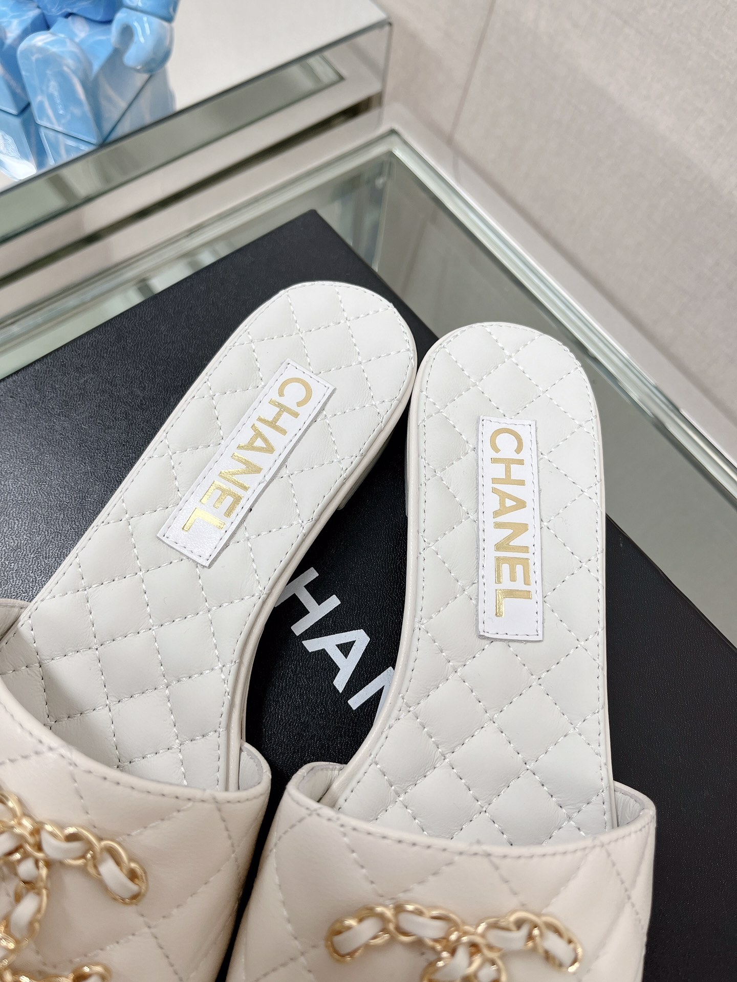 CHANEL 23Ss new diamond check chain double C buckle metal heel slippers sheepskin lining