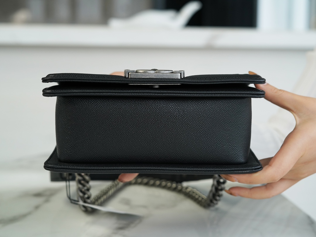 𝗖𝗵𝗮𝗻𝗲𝗹 𝗟𝗲𝗯𝗼𝘆 Imported custom caviar calfskin:Small ball pattern Small Black Silver