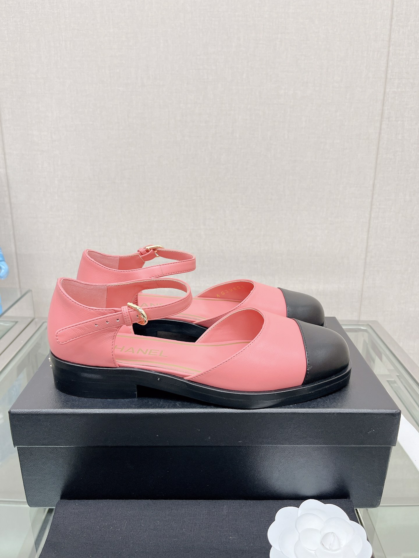 CHANEL 23Ss small incense thick bottom Mary Jane hollow sandals imported lambskin