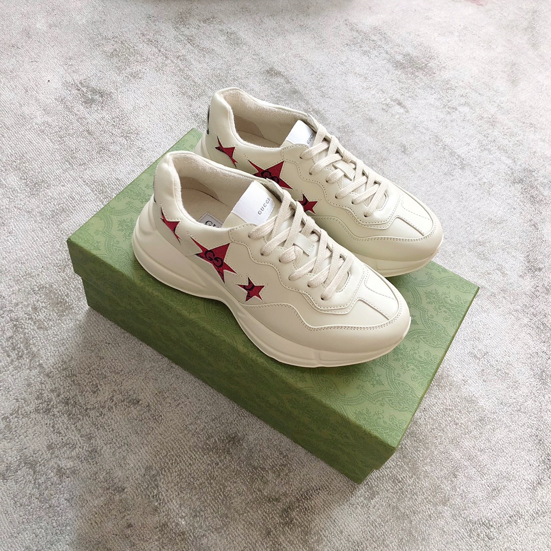 Gucci Pops This collection has a lot of flora and fauna elements Original material