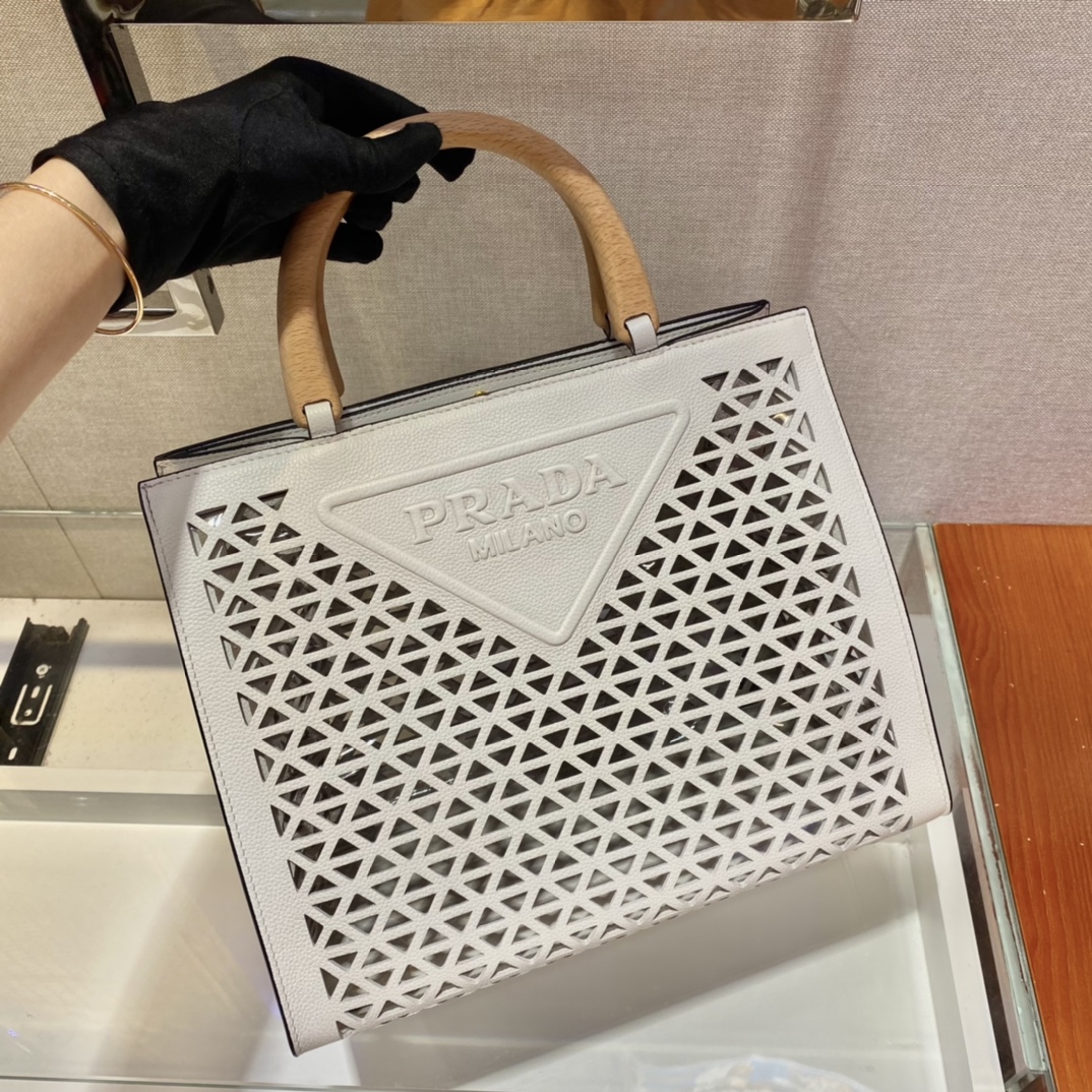 𝐏𝐑𝐀𝐃𝐀 Skeleton tote bag 1BG405