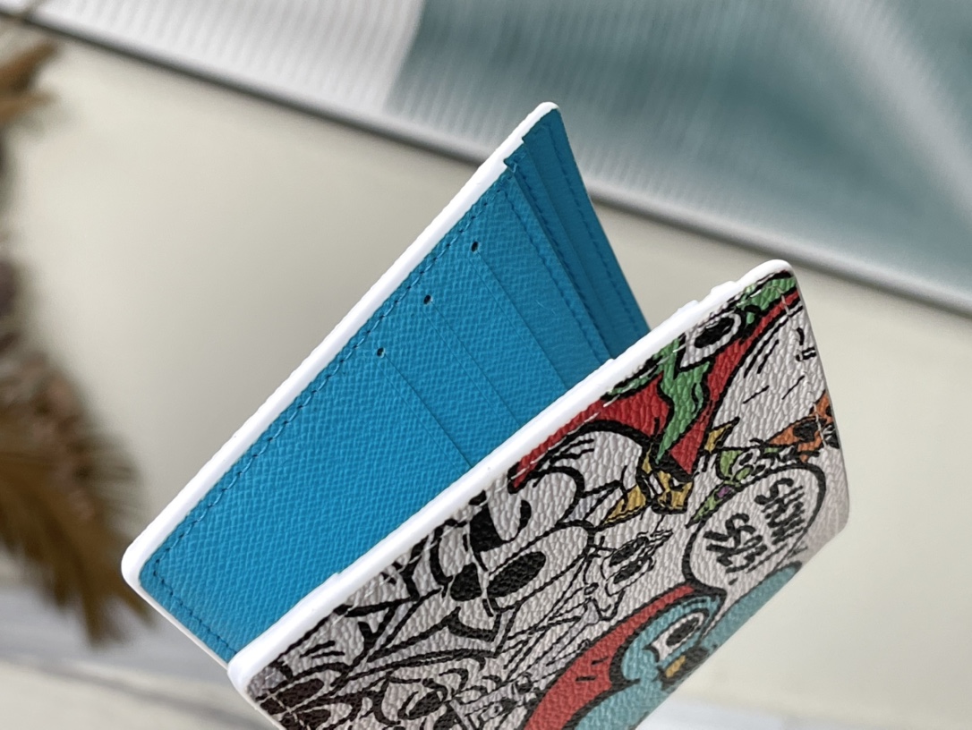 𝐋𝐎𝐔𝐈𝐒 𝐕𝐔𝐈𝐓𝐓𝐎𝐍   M82023