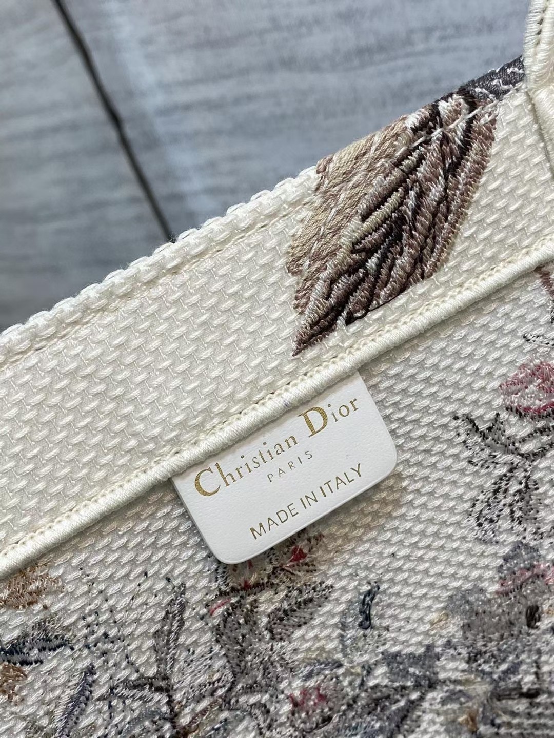 DIOR TOTE Magpie White Limited Edition Collection