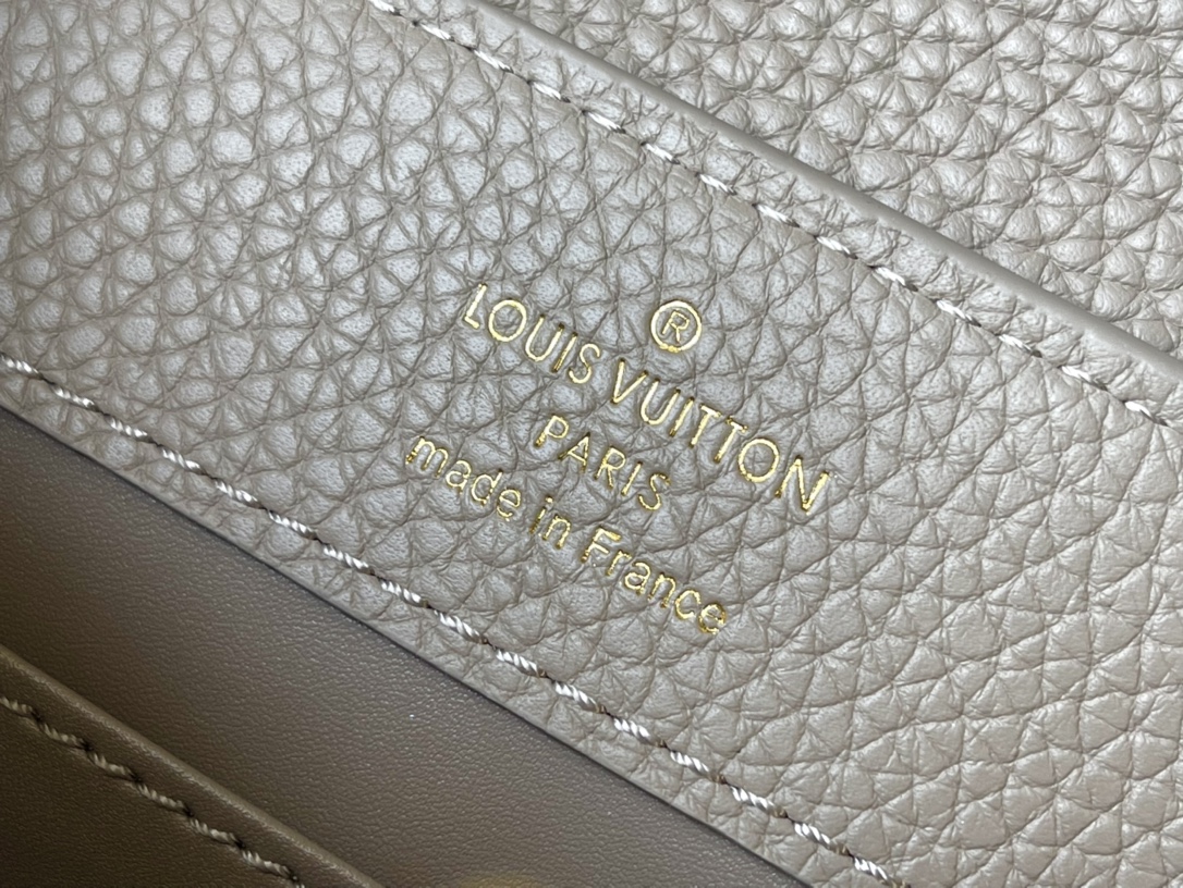 𝐋𝐎𝐔𝐈𝐒 𝐕𝐔𝐈𝐓𝐓𝐎𝐍  M48865