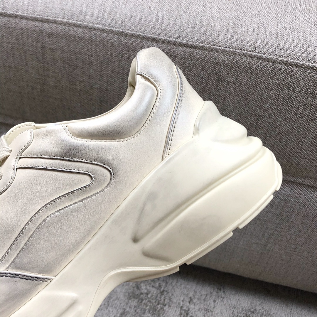 Gucci Pops This collection has a lot of flora and fauna elements Original material