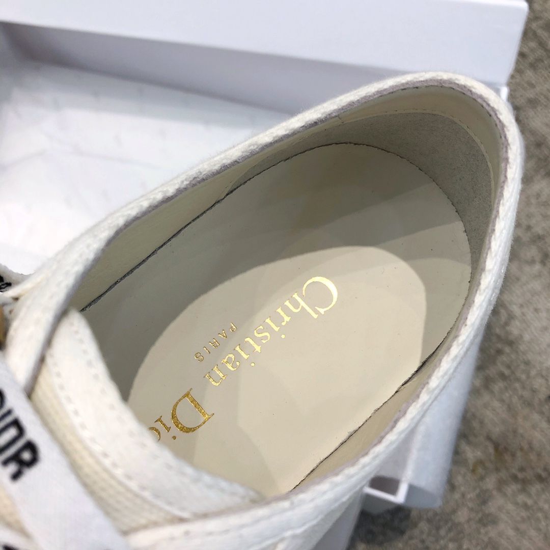 DIOR alphabet shoes white Water-dyed sheepskin lining Private moulded outsole Private moulded brass buckle