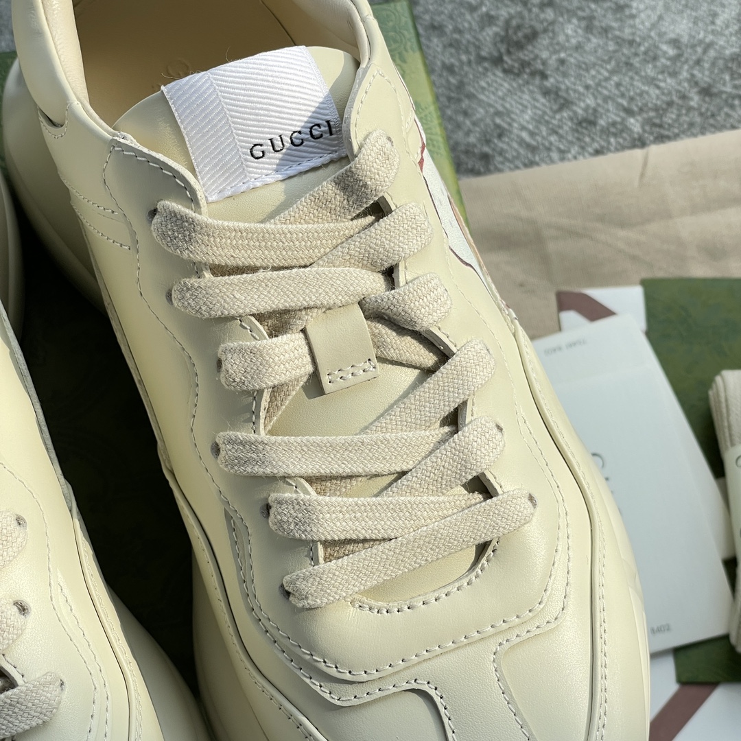 Gucci Pops This collection has a lot of flora and fauna elements Original material