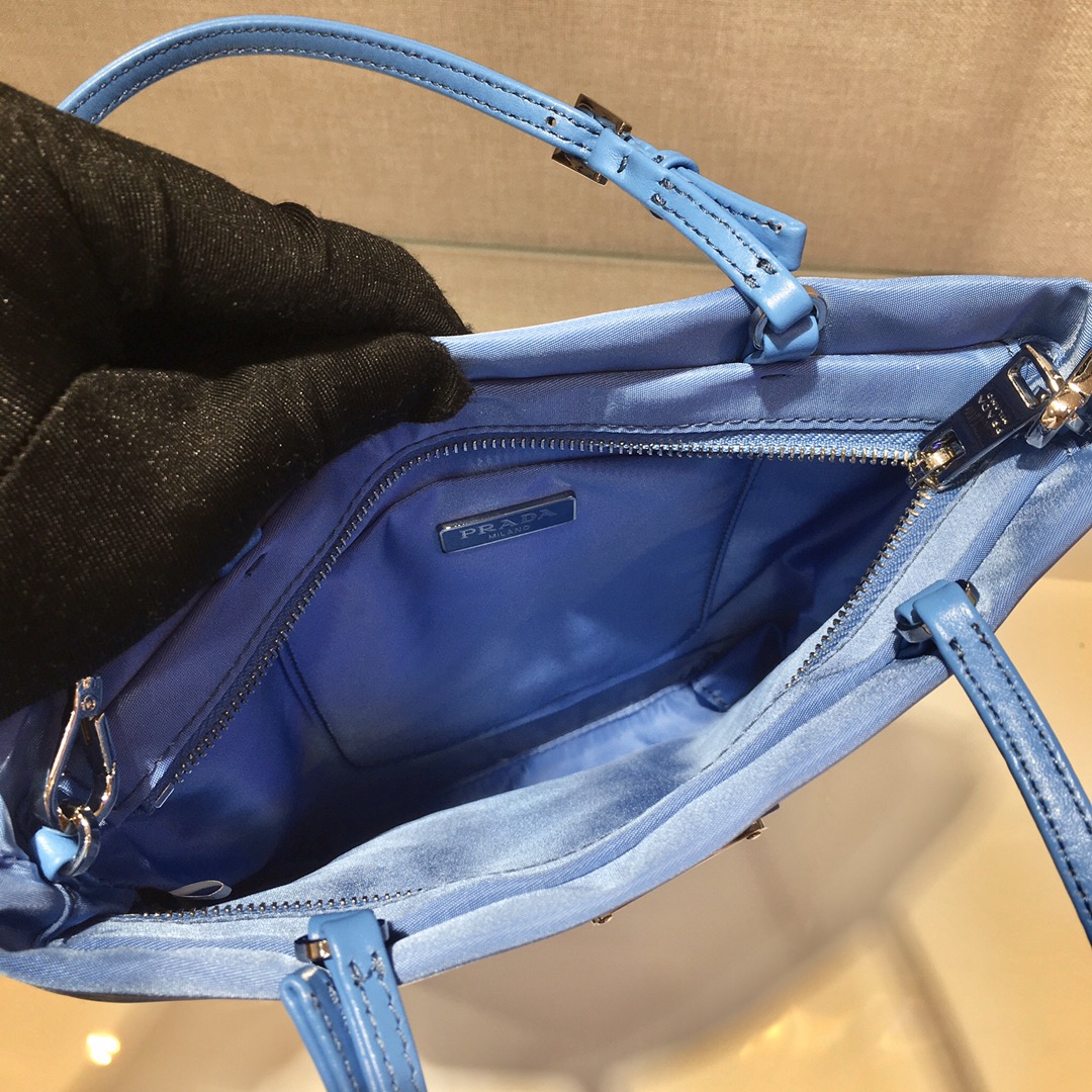 𝐏𝐑𝐀𝐃𝐀 New handbag 1BA252