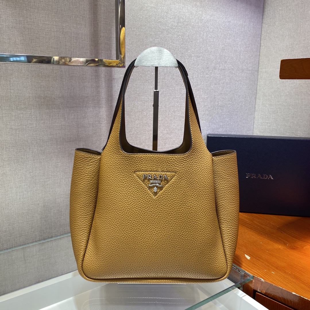 𝐏𝐑𝐀𝐃𝐀 New Bucket Bag