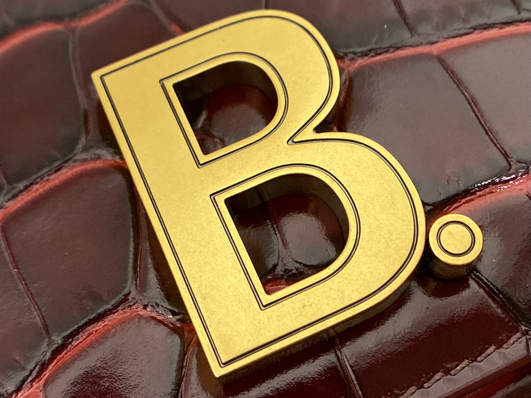 BALENCIAGA 𝘄𝗮𝗹𝗹𝗲𝘁 𝗼𝗻 𝗰𝗵𝗮𝗶𝗻 ▪️ crocodile print burgundy gold buckle