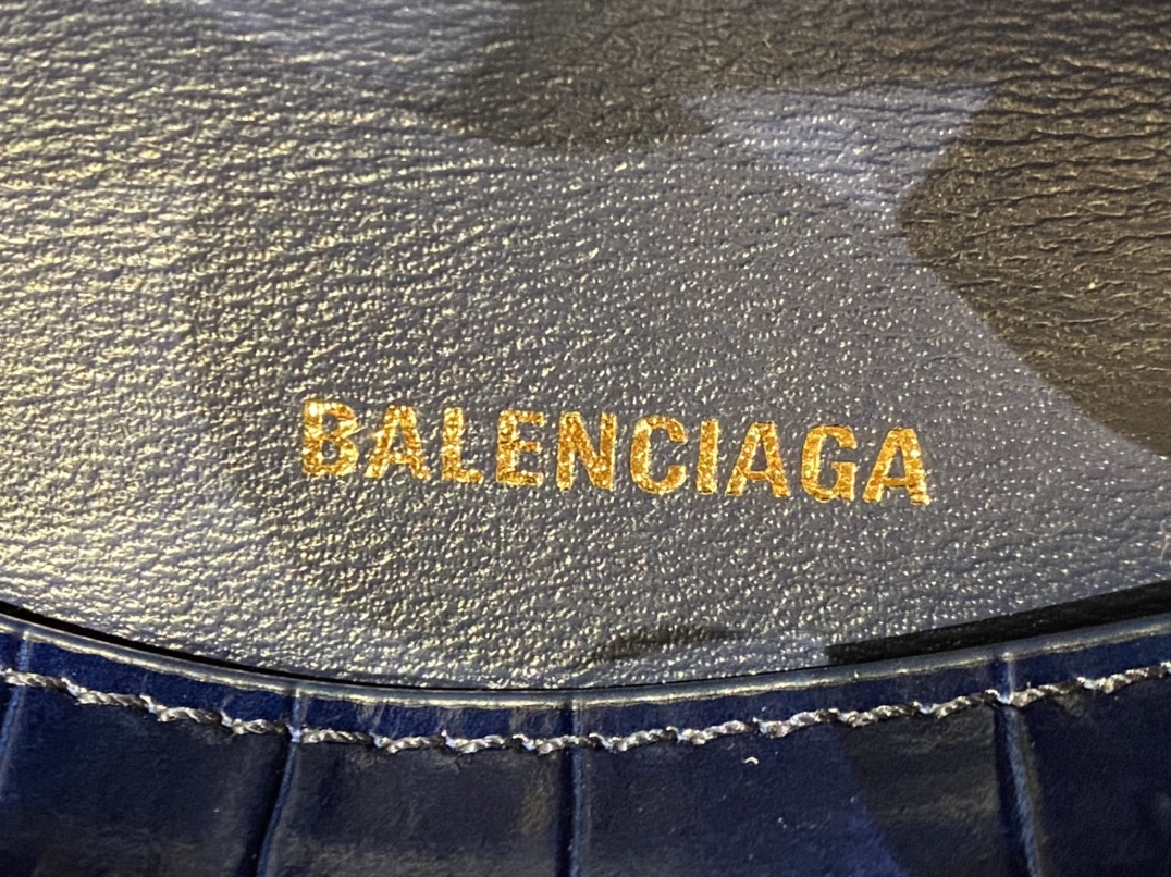 BALENCIAGA 𝐇𝐨𝐮𝐫𝐠𝐥𝐚𝐬𝐬 𝐗𝐒 crocodile-textured cowhide