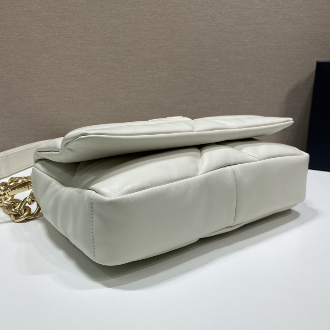 𝐏𝐑𝐀𝐃𝐀 New Cuddle Bag 1BD306