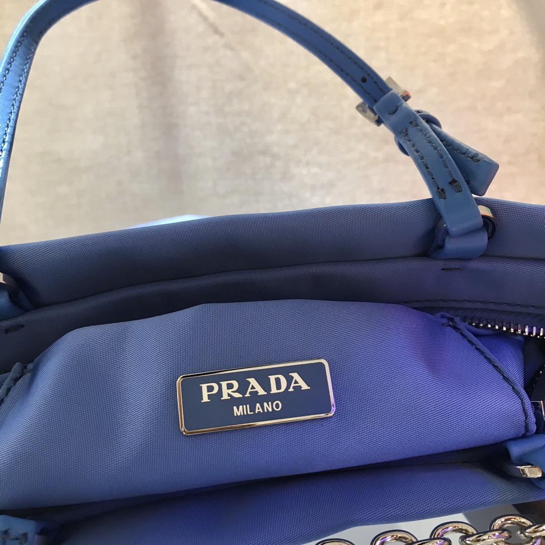 𝐏𝐑𝐀𝐃𝐀 New handbag 1BA252