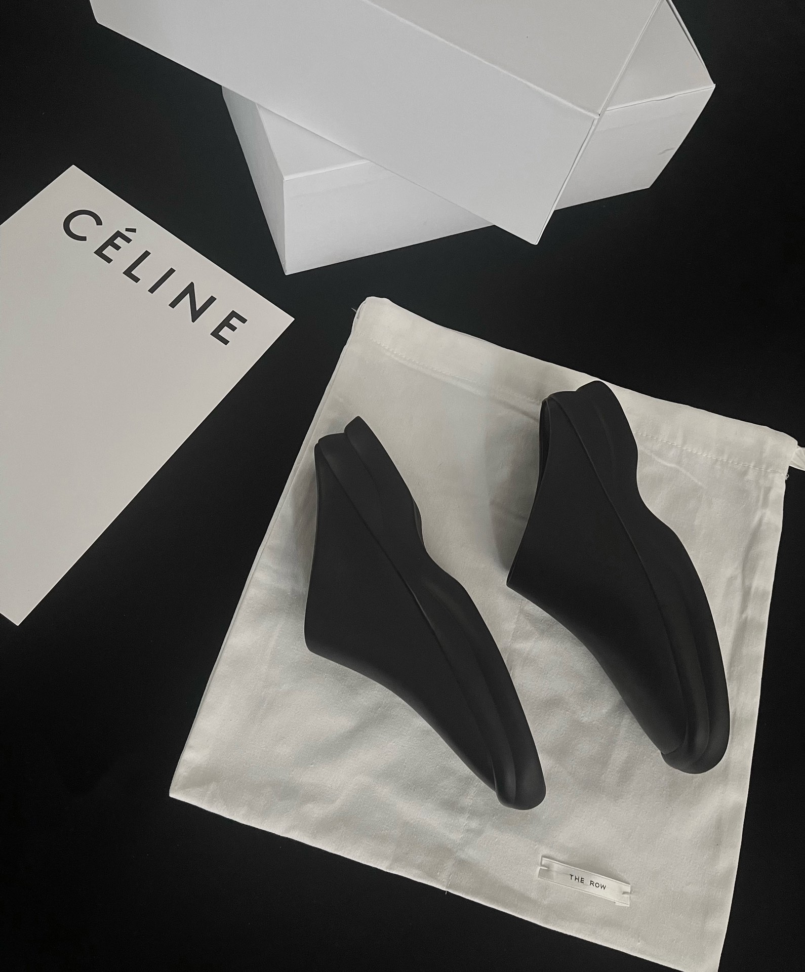𝐓𝐇𝐄 𝐑𝐎𝐖｜𝟐𝟎𝟐𝟐/𝐒𝐒 𝐧𝐞𝐰 Still as usual minimalist design minimalist versatile Imported calfskin