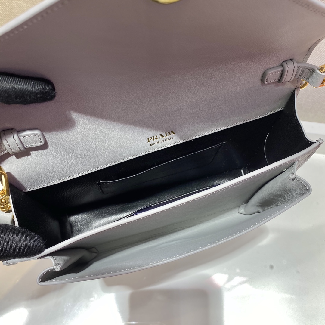 𝐏𝐑𝐀𝐃𝐀 Crossbody bag 1BP020