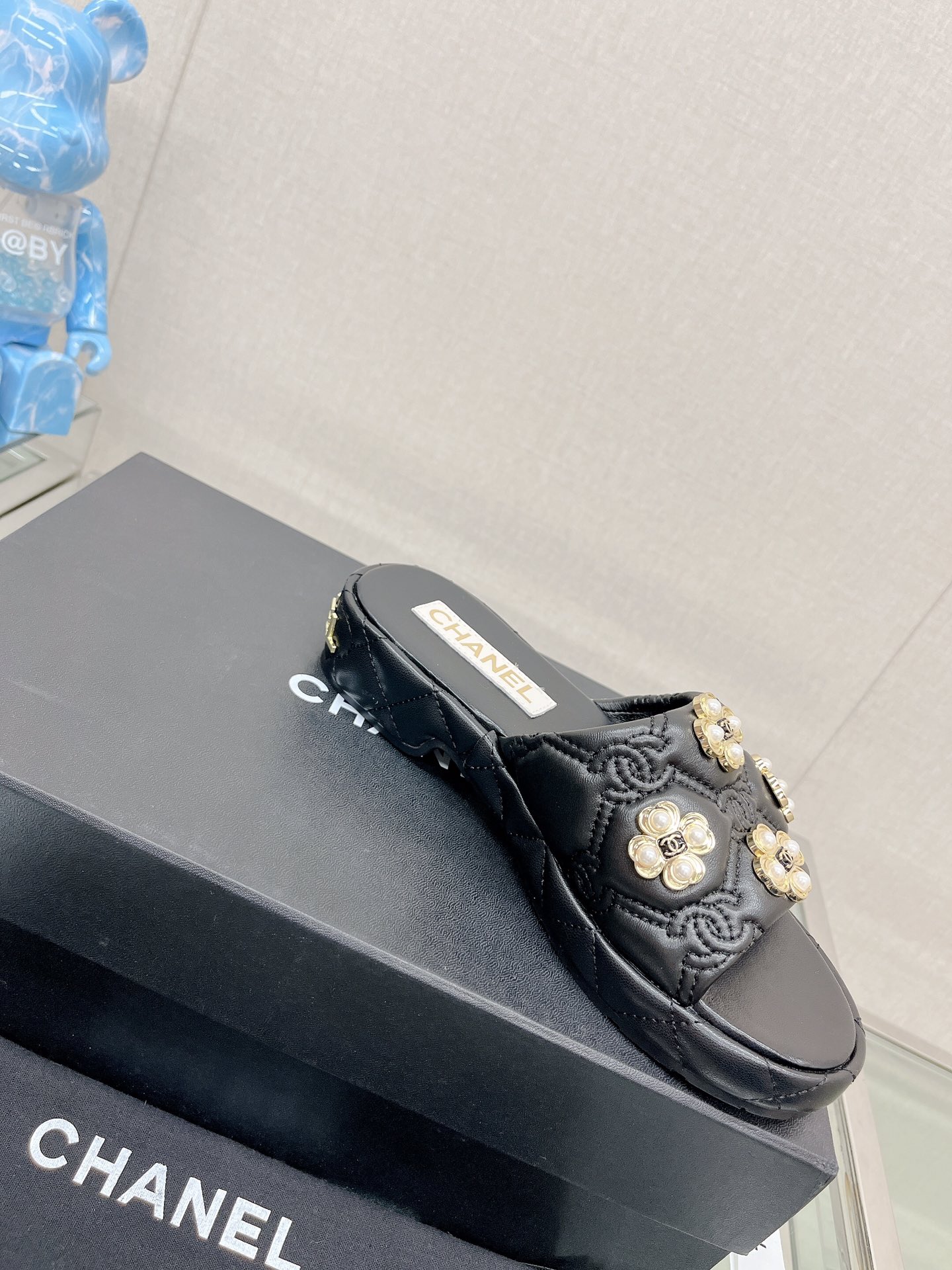 CHANEL water table thick bottom pearl flower slippers original rubber sole