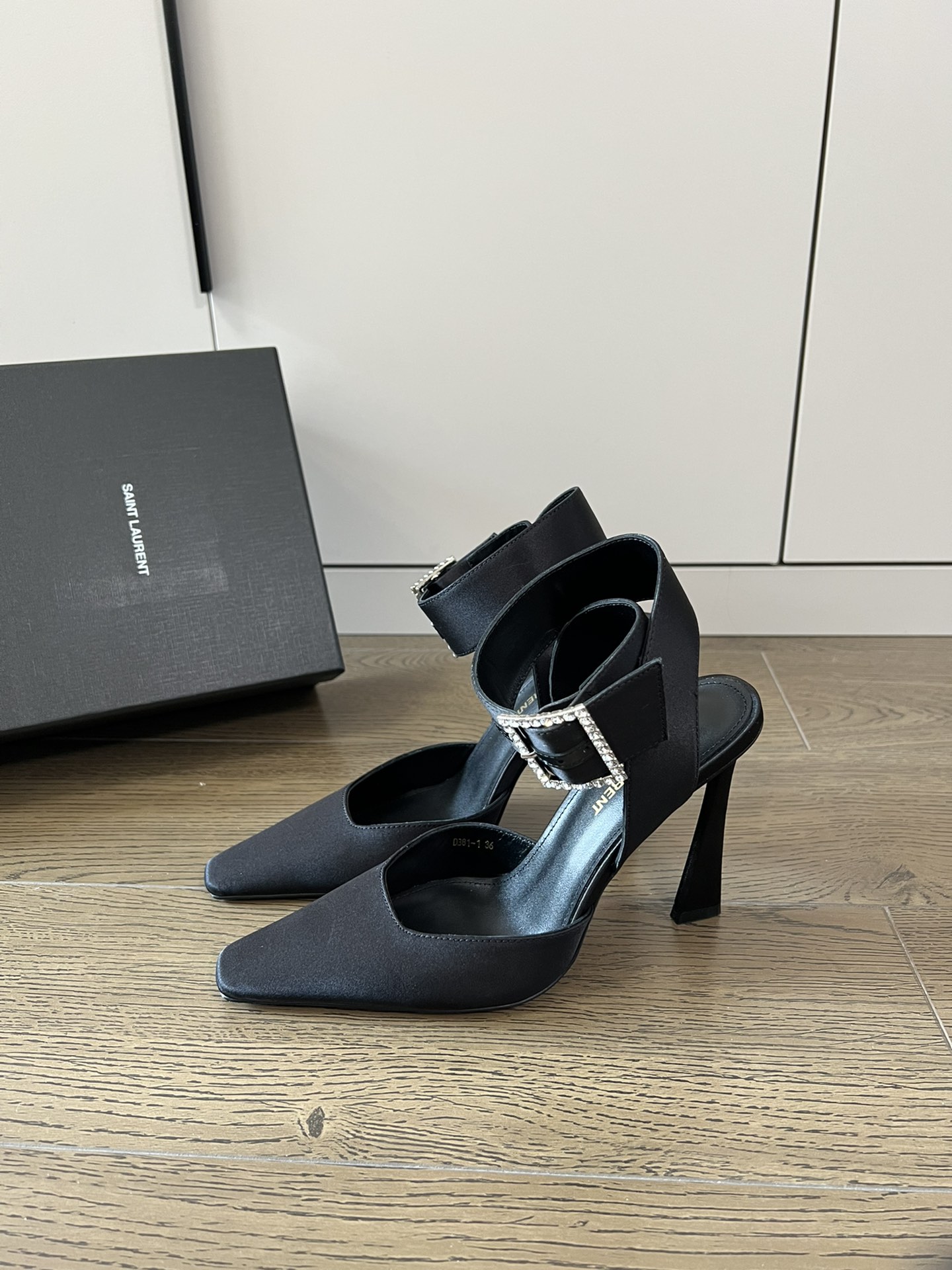 𝙎𝙖𝙞𝙣𝙩 𝙇𝙖𝙪𝙧𝙚𝙣𝙩 | 𝟐𝟎𝟐𝟐/𝐒𝐒 𝐧𝐞𝐰 YSL｜Saint Laurent silk diamond buckle high heels Imported silk