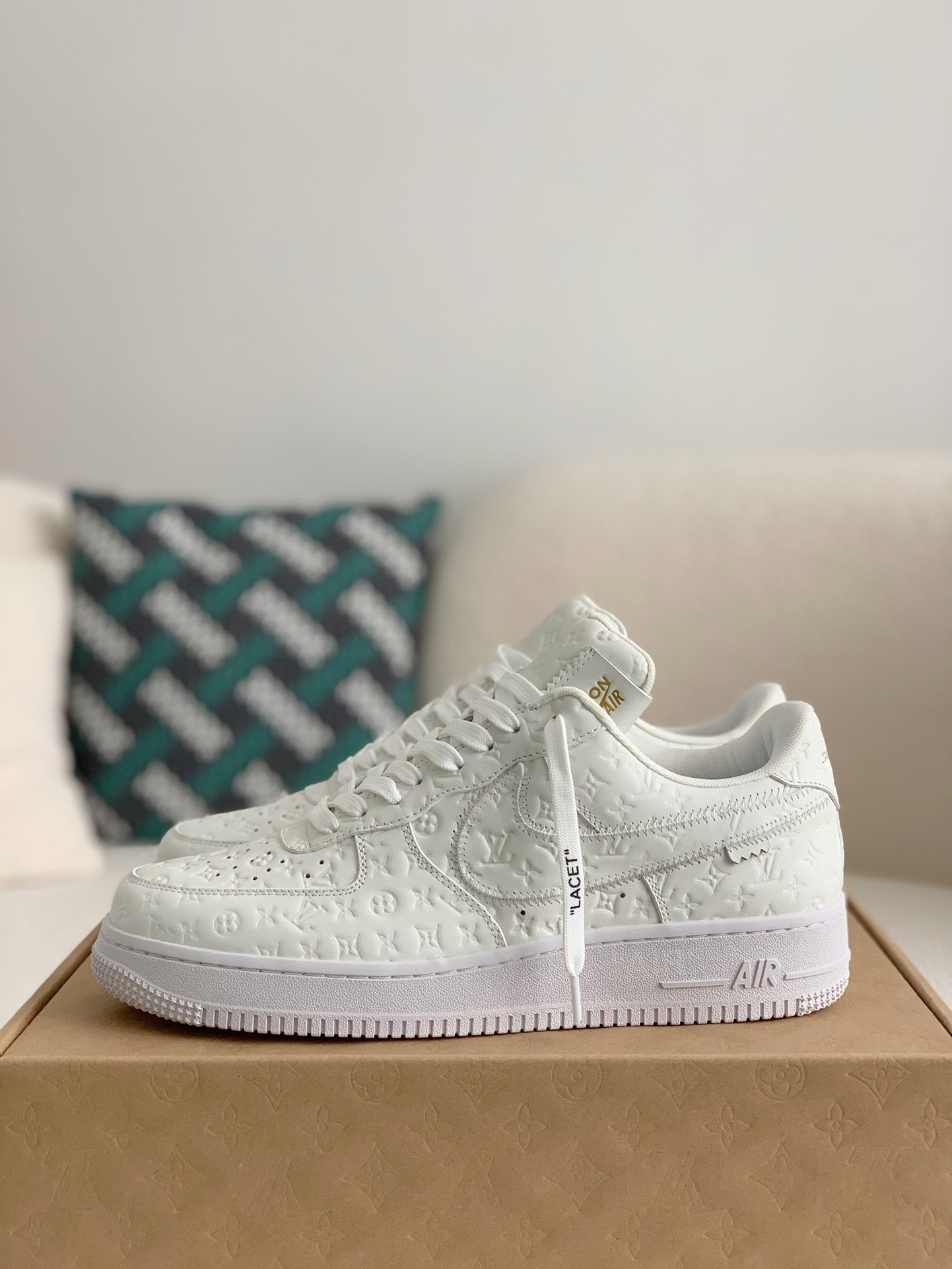 LOUIS VUITTON × NIKE AIR FORCE 1 Sneaker