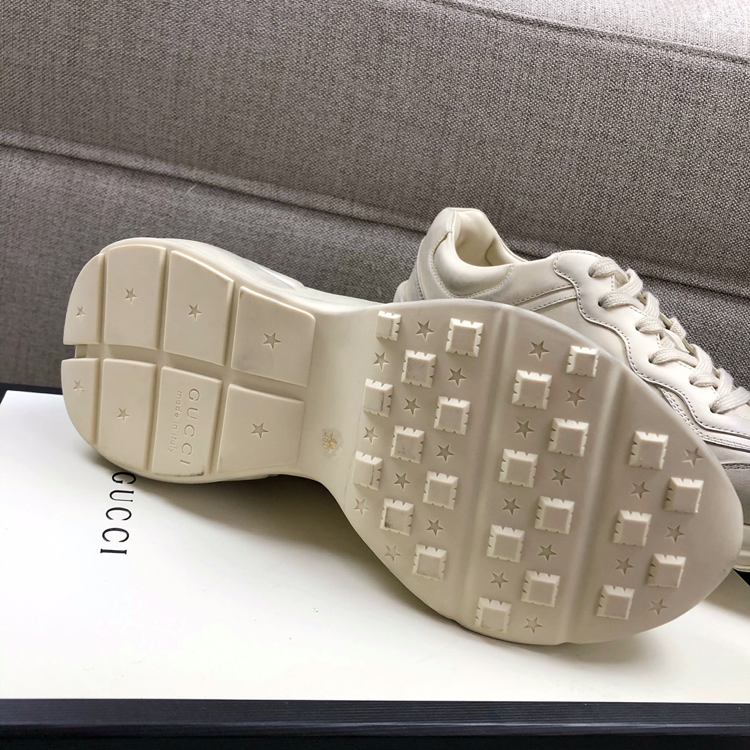 Gucci Pops This collection has a lot of flora and fauna elements Original material