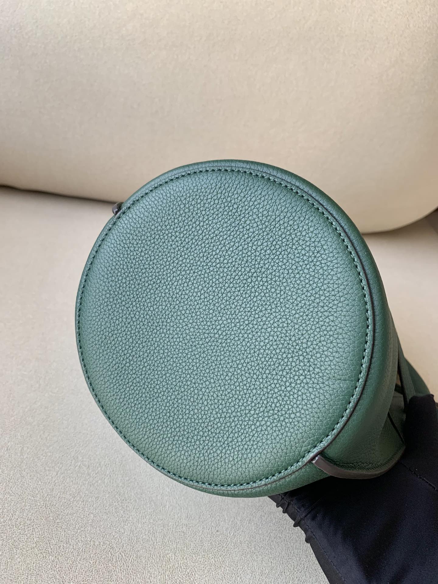 𝐂𝐞𝐥𝐢𝐧𝐞 Bigbag bucket nano  calfskin