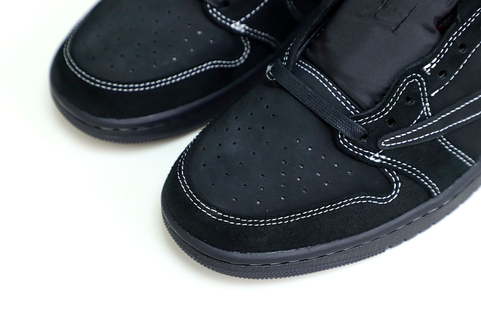 TRAVIS SCOTT X NIKE AIR JORDAN 1 LOW OG BLACK/PHANTOM