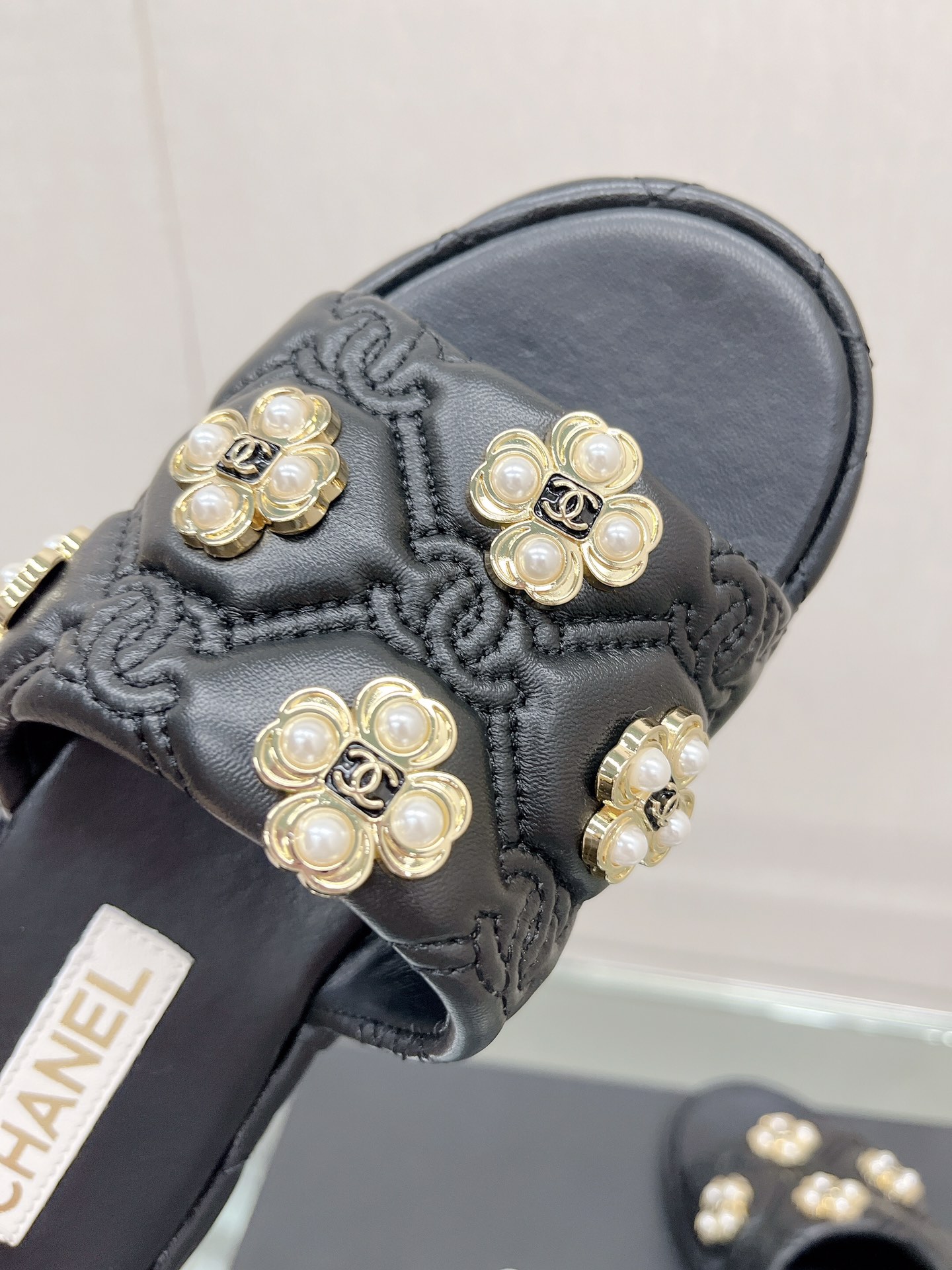 CHANEL water table thick bottom pearl flower slippers original rubber sole