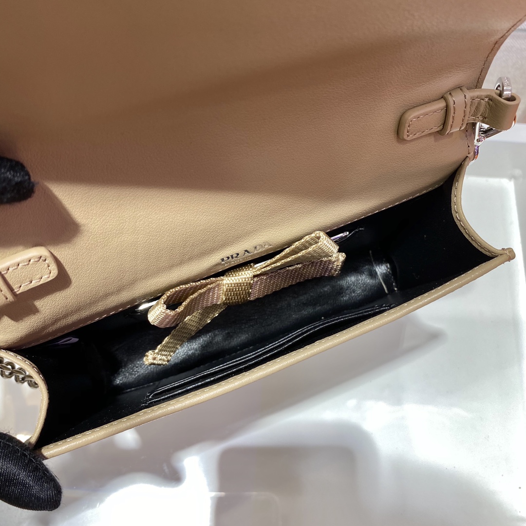𝐏𝐑𝐀𝐃𝐀 1BP019 Crossbody bag