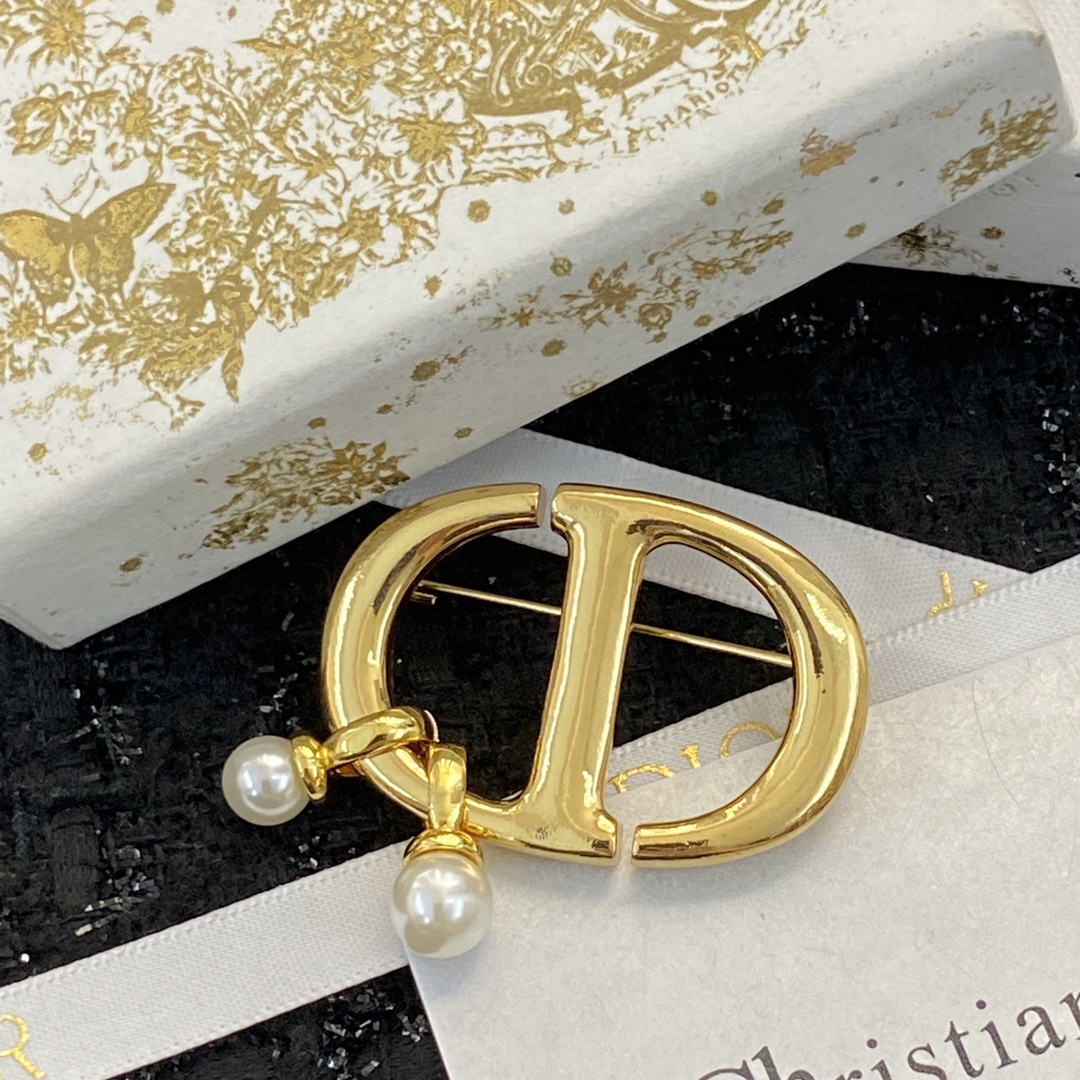 Dior CD brooch