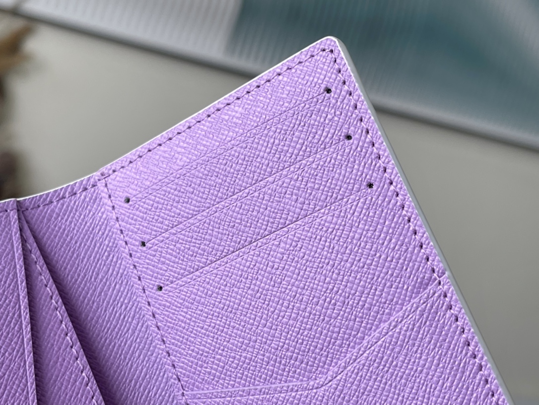 𝐋𝐎𝐔𝐈𝐒 𝐕𝐔𝐈𝐓𝐓𝐎𝐍    M82024