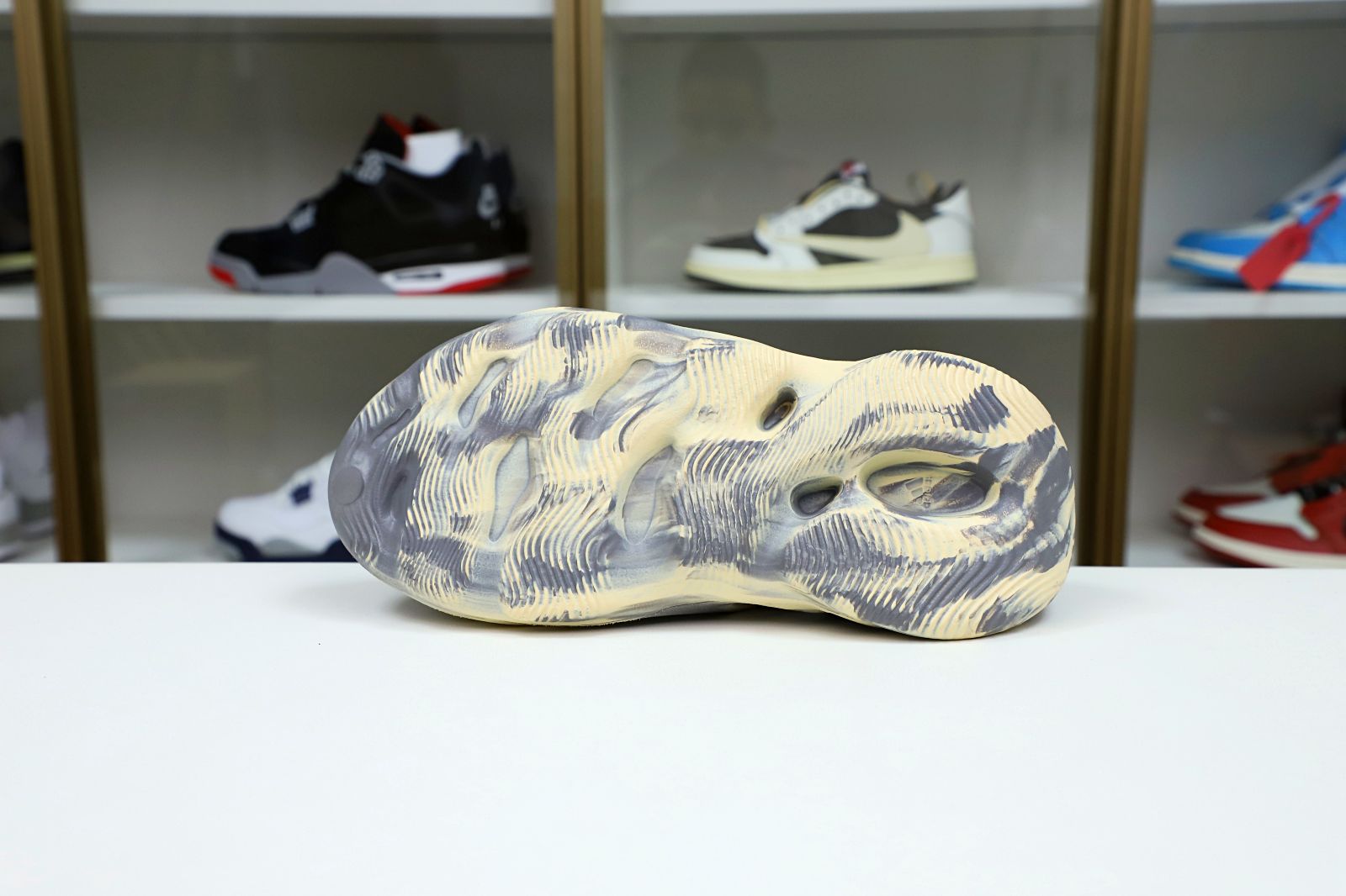 YEEZY FOAM RUNNER MXT MOON GREY