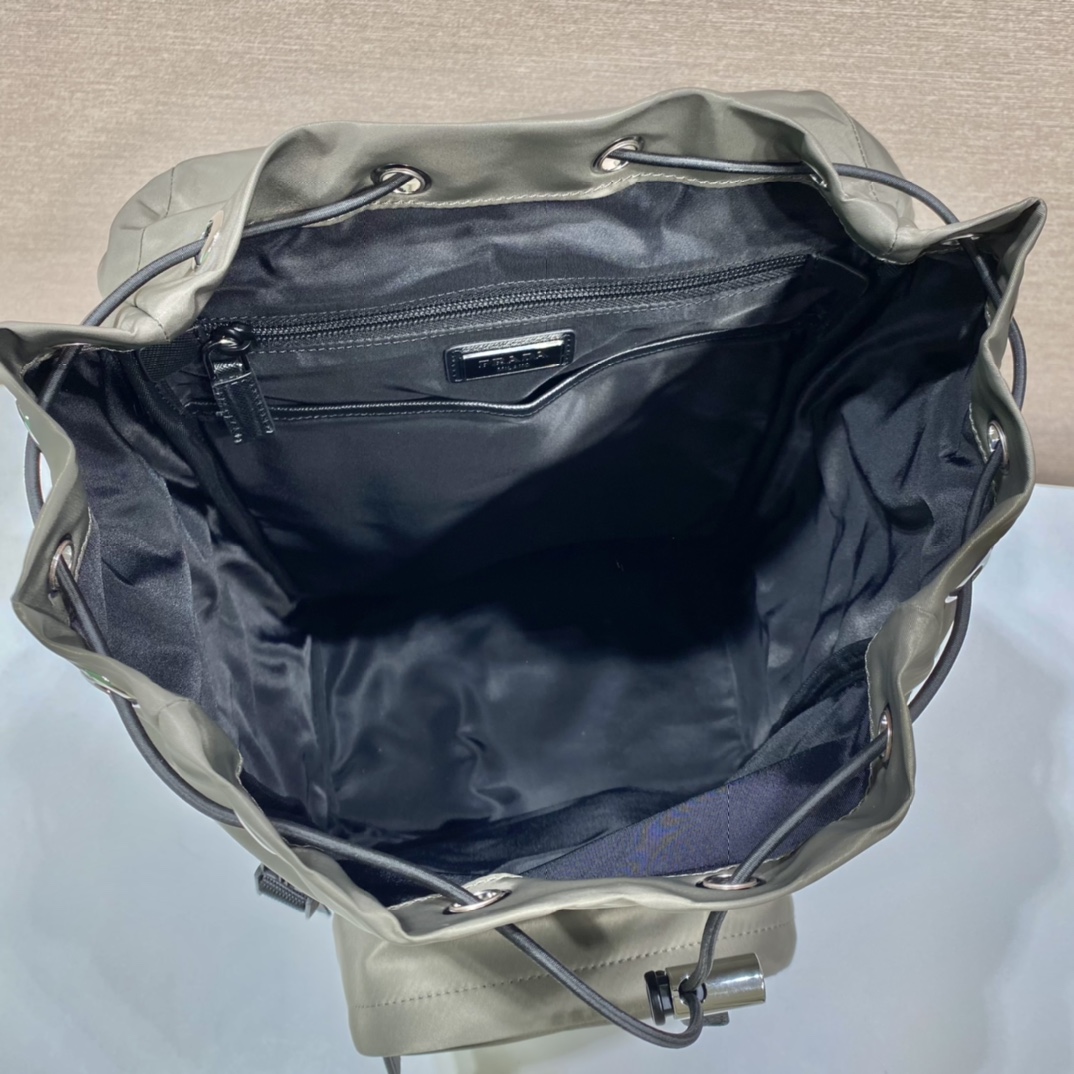 𝐏𝐑𝐀𝐃𝐀 New Shoulder Bag 2VZ135